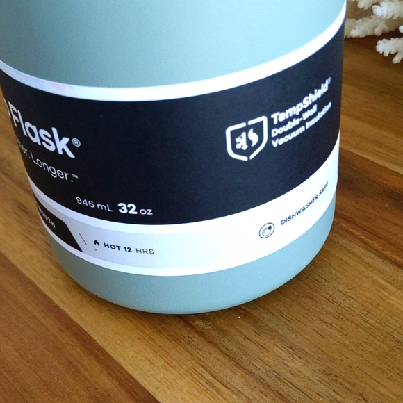 Hydro flask NWT 🔥🔥🔥32 oz wide mouth. Reg cap. Brand new. NEVER USED. - Picture 3 of 11